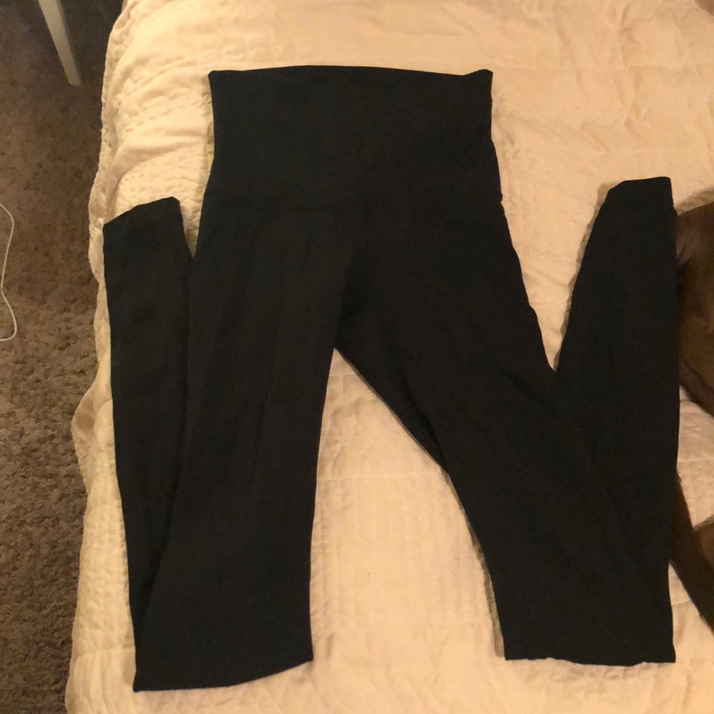 Lululemon black high waisted leggings size 2!!